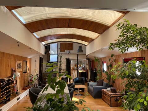 Péniche le Sémaphore Docked boat in Nantes