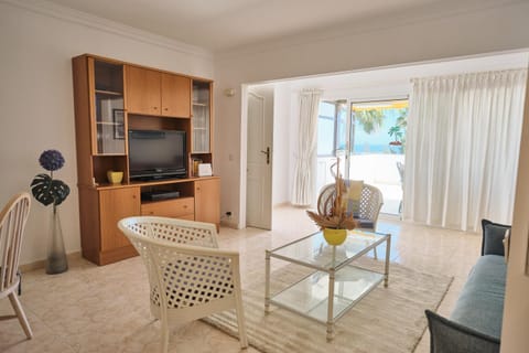TV and multimedia, Living room, Dining area