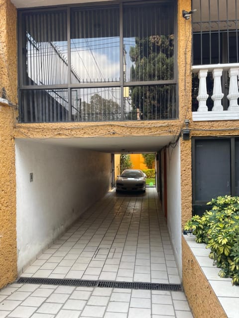 Habitación con baño propio Vacation rental in Mexico City