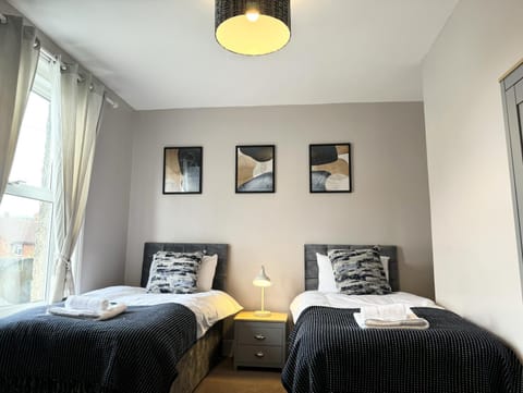 Bed, Photo of the whole room, Bedroom, towels