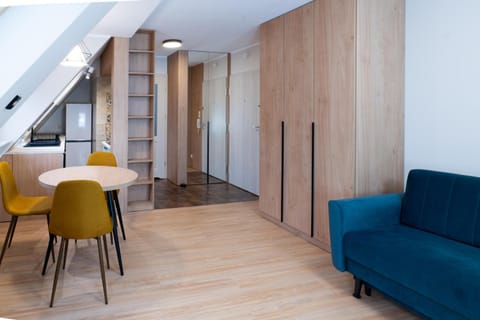 Kitchen or kitchenette, Dining area, wardrobe