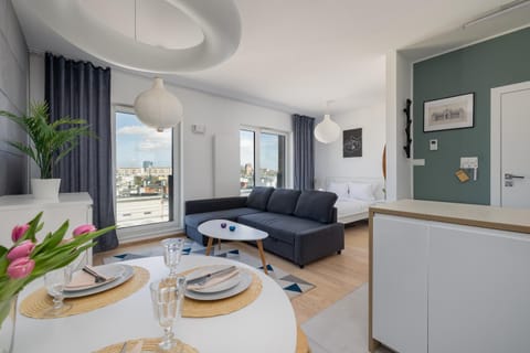 TV and multimedia, Kitchen or kitchenette, Living room, Seating area, Dining area