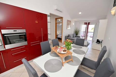 Apartman L & Z Višnjik Apartment in Zadar