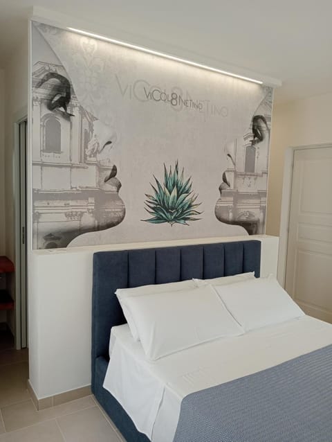 Bed, Photo of the whole room, Decorative detail, Bedroom, Quiet street view
