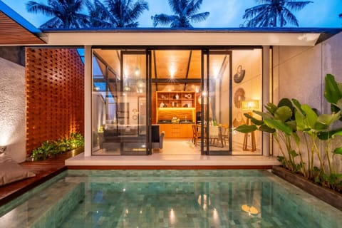 Swimming pool, Swimming pool