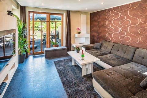 TV and multimedia, Balcony/Terrace, Living room, fireplace