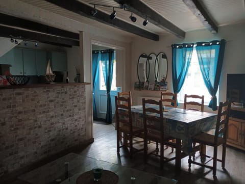 Seating area, Dining area