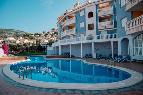 Property building, Day, Natural landscape, Mountain view, Pool view, Swimming pool, sunbed