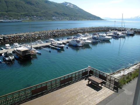2 bedroom luxury apartment seafront, free pick up! Apartment in Tromso