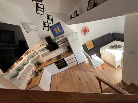 Bird's eye view, TV and multimedia, Kitchen or kitchenette, Living room, Seating area, Dining area