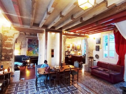 Seating area, Dining area