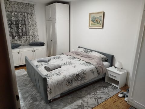 Bed, Photo of the whole room, Bedroom, wardrobe