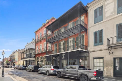 Roami at St. Helene Apartment in French Quarter