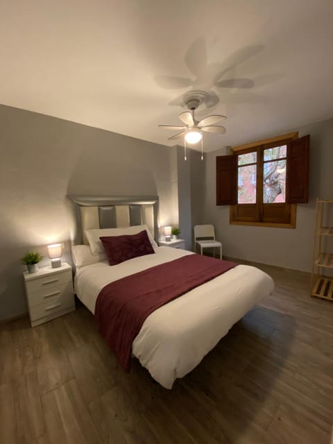 Bed, Bedroom, fireplace