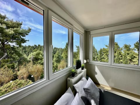 Bed, Natural landscape, Garden, View (from property/room), Bedroom, Garden view