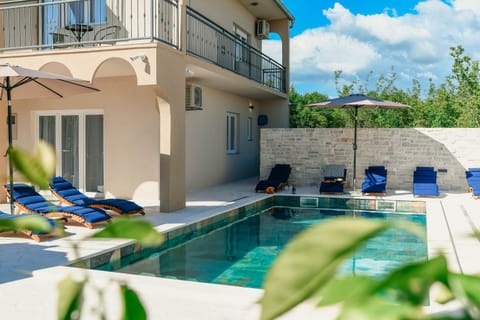 Property building, Patio, Spring, Day, Natural landscape, View (from property/room), Balcony/Terrace, Pool view, Swimming pool, sunbed