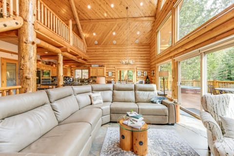 Mountain Cabin with Hot Tub 4 Mi to Shaver Lake! Cabin in Shaver Lake