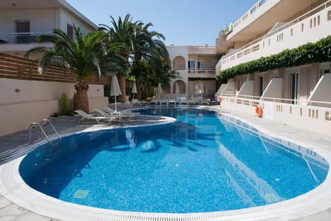 Property building, Day, Summer, Pool view, Swimming pool, Swimming pool, sunbed