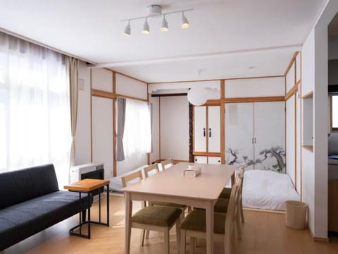 Bed, Living room, Dining area, Bedroom