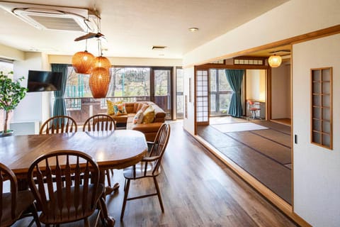 Living room, Seating area, Dining area, air conditioner