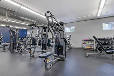 Downtown LA - Mamba Suite - Free Indoor Parking! Apartment in East Los Angeles