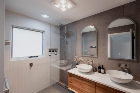 Shower, Bathroom, towels