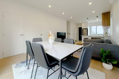 Brand New 3Bedroom Retreat in South Auckland Villa in Auckland