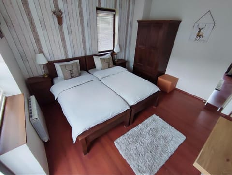 Bed, Bedroom, towels, wardrobe