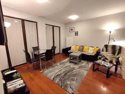 Living room, Dining area, internet