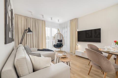 TV and multimedia, Living room, Seating area, Dining area, Evening entertainment