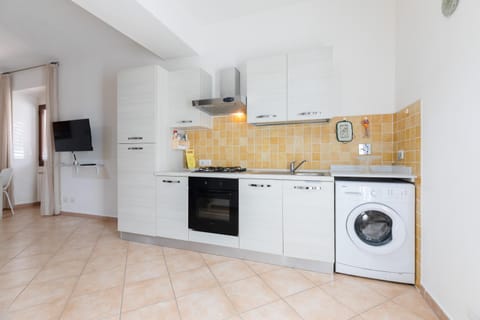 Kitchen or kitchenette, dishwasher, pet friendly, stove, washing machine