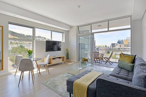 TV and multimedia, Balcony/Terrace, Dining area, Mountain view