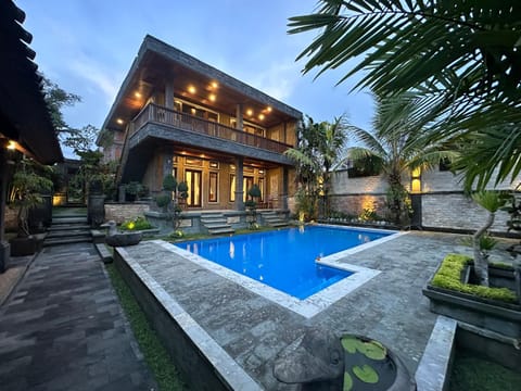 Swimming pool, sunbed