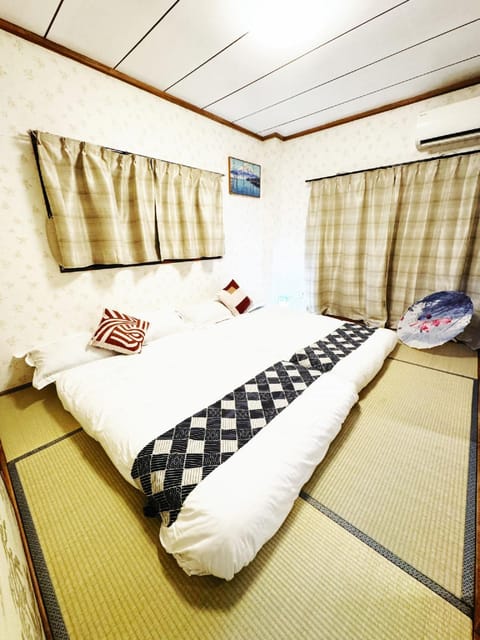 Bed, Photo of the whole room