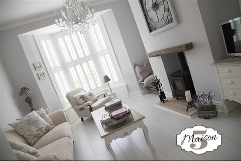 Communal lounge/ TV room, TV and multimedia, Living room, Seating area