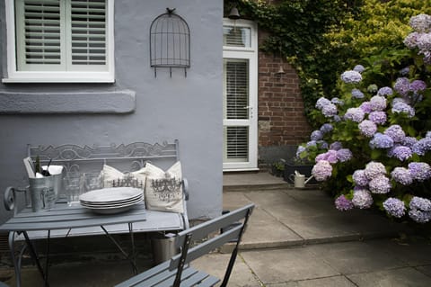 Patio, Garden, Balcony/Terrace