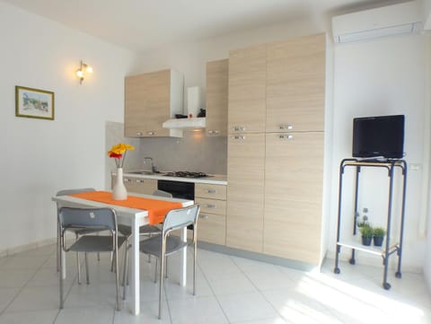 TV and multimedia, Kitchen or kitchenette, Dining area