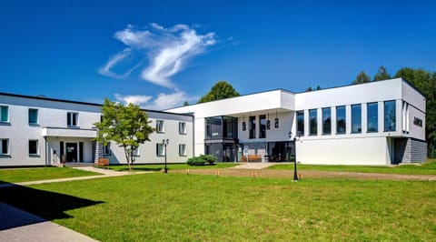 Property building, Spring, Day, Natural landscape, Garden, Garden view