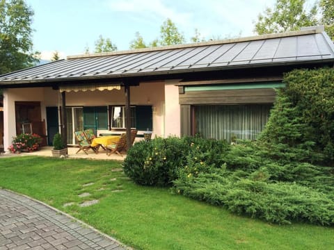 Property building, Spring, Day, Garden, Balcony/Terrace