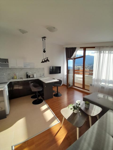 TV and multimedia, Kitchen or kitchenette, Living room