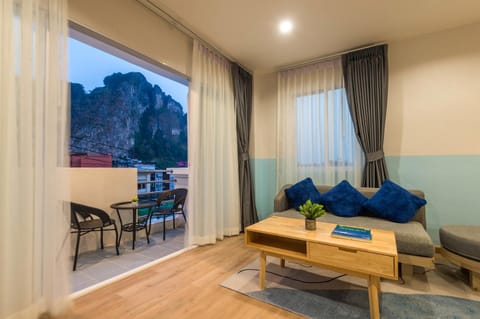 View (from property/room), Balcony/Terrace, Living room, Seating area, Dining area, Mountain view