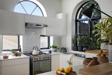 Deane House - Number 17 House in Sea Point