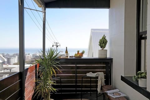 Deane House - Number 17 House in Sea Point