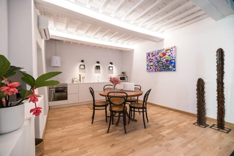 Kitchen or kitchenette, Living room, Dining area, minibar