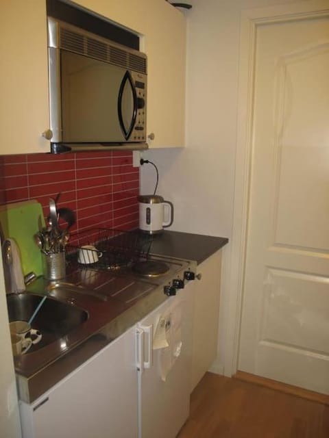 By the sea. Hybel/Room in South of Troms Central Apartment in Tromso