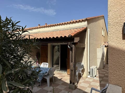 Property building, Patio, Day, View (from property/room), Balcony/Terrace, Dining area