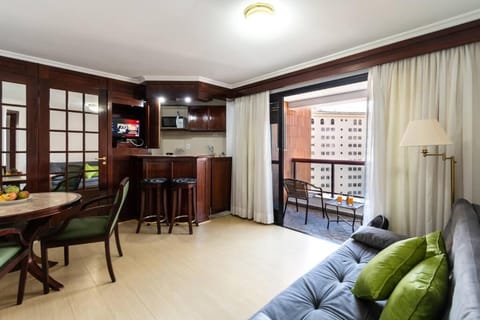 Communal lounge/ TV room, TV and multimedia, Kitchen or kitchenette, Living room, Seating area, Dining area, Evening entertainment