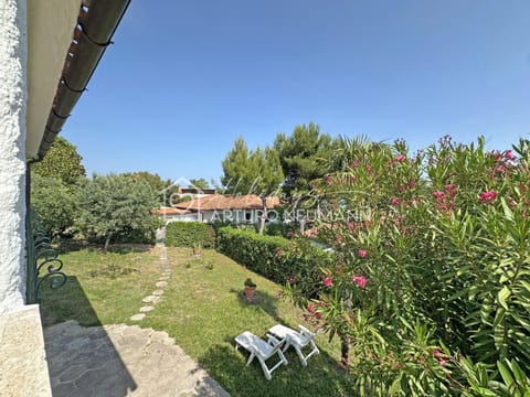 Property building, Spring, Day, Natural landscape, Garden, Garden view