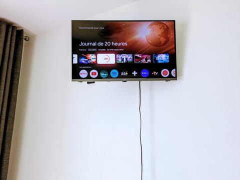 Living room, internet