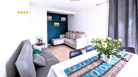 Bed, Living room, Photo of the whole room, Seating area, Dining area, Bedroom